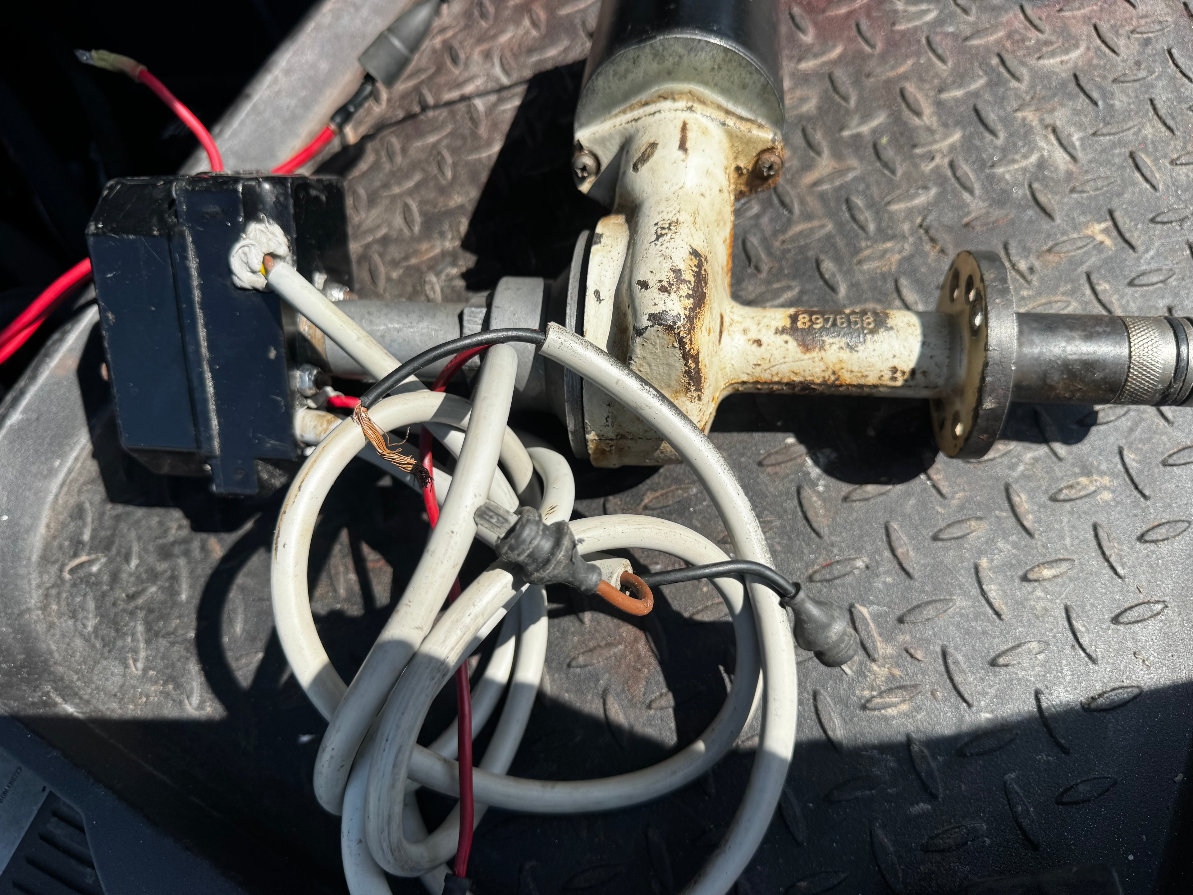 Volvo Penta trim tilt jack mechanism 897658