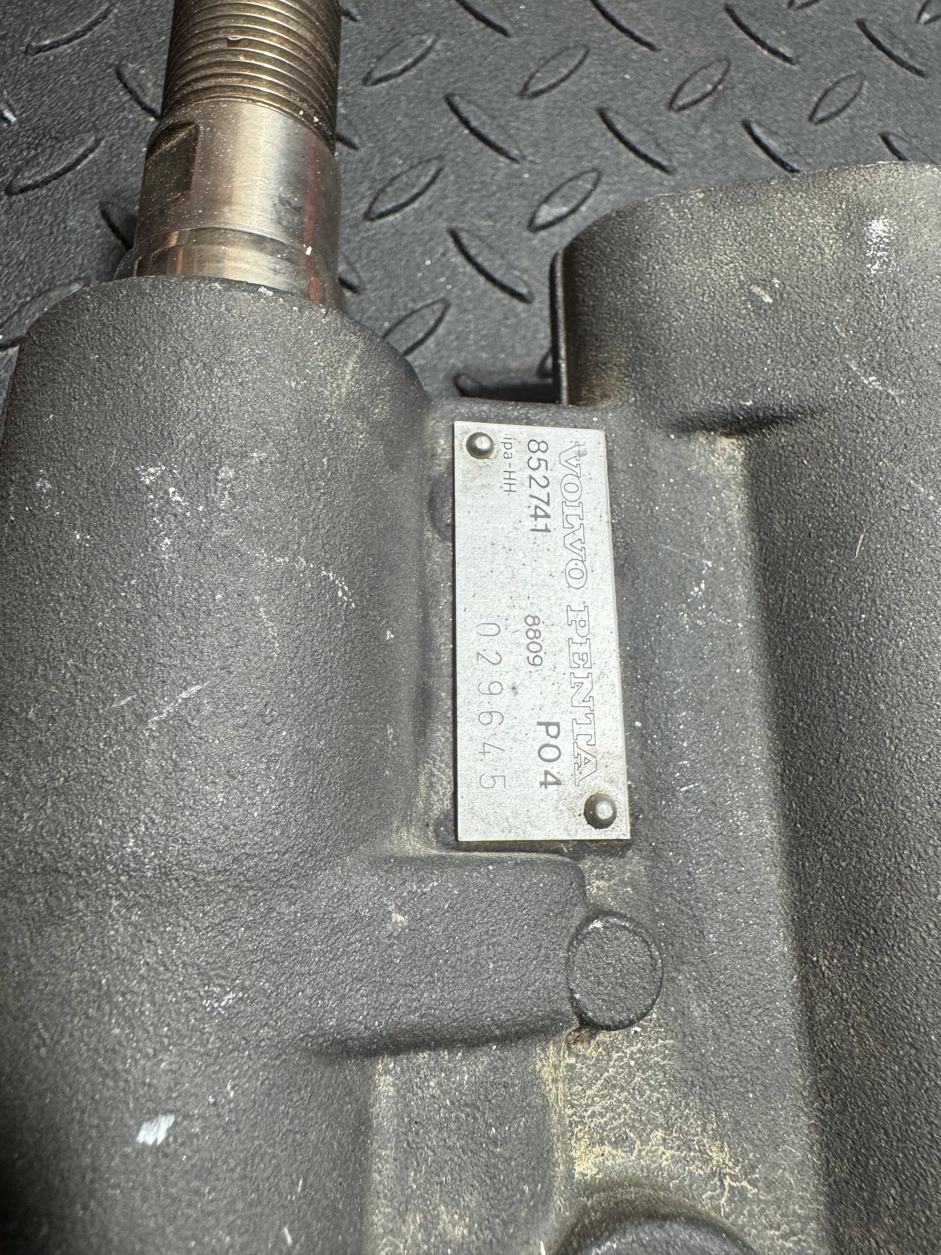 Rebuilt Volvo Penta Power steering assist ram